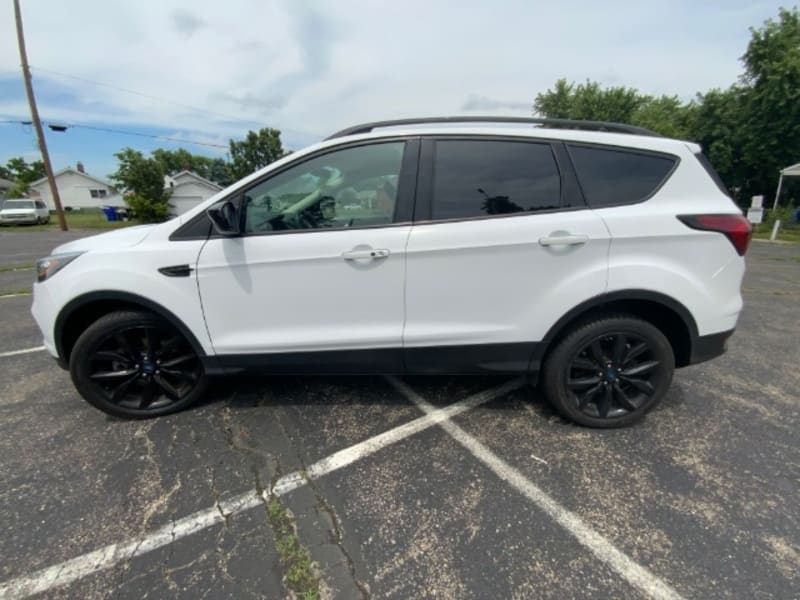 Ford Escape 2019 price $17,900