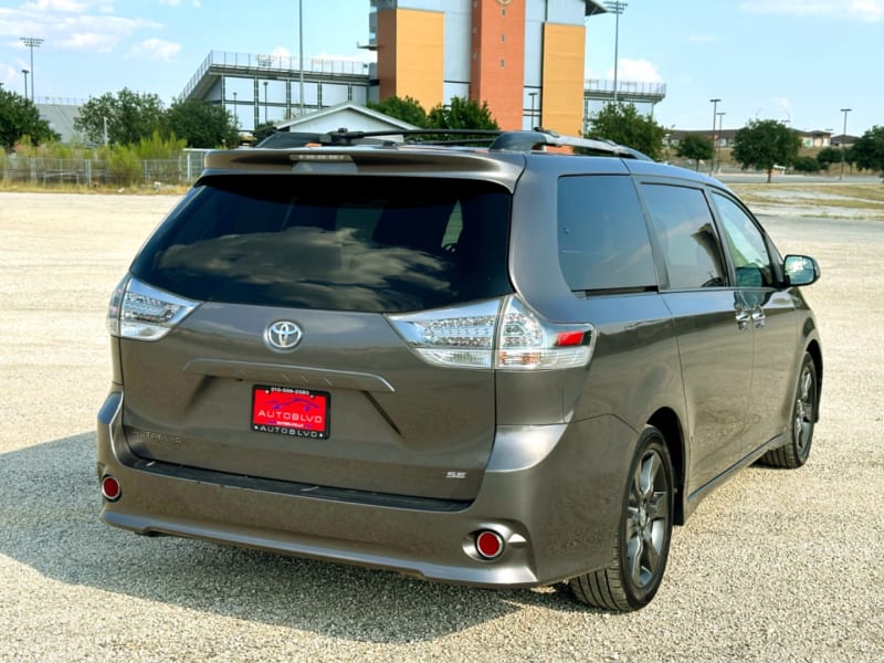 Toyota Sienna 2015 price $16,997
