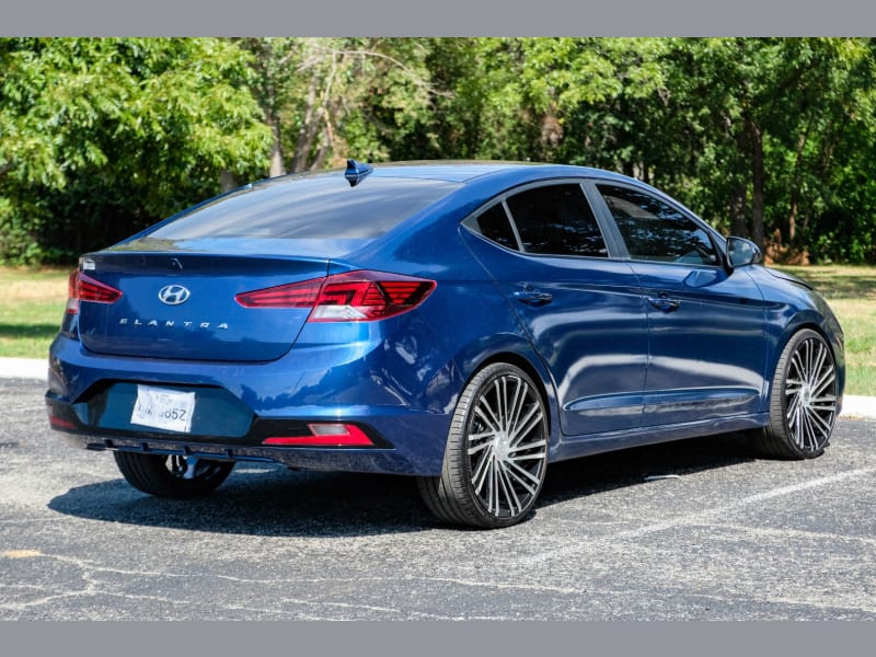 Hyundai Elantra 2019 price $13,900