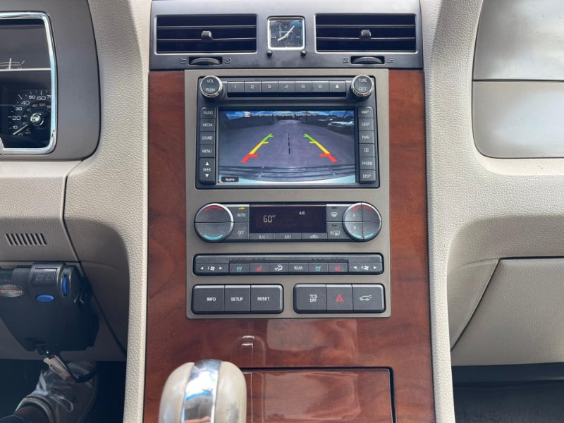 Lincoln Navigator 2014 price $13,995