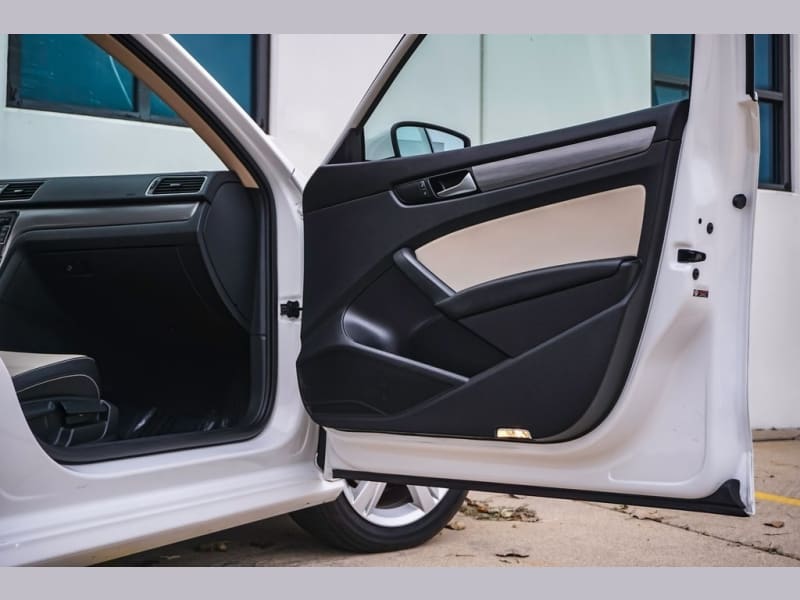Volkswagen Passat 2014 price $8,720