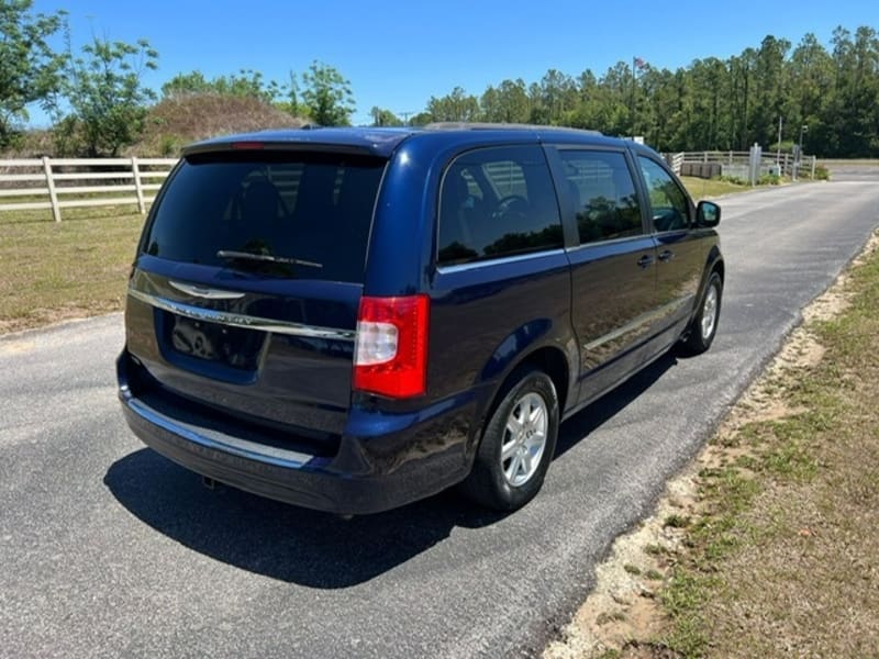 CHRYSLER TOWN & COUNTRY 2013 price $10,000
