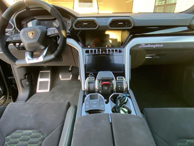Lamborghini Urus 2022 price $289,000