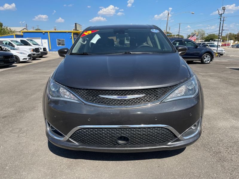Chrysler Pacifica 2019 price $20,995