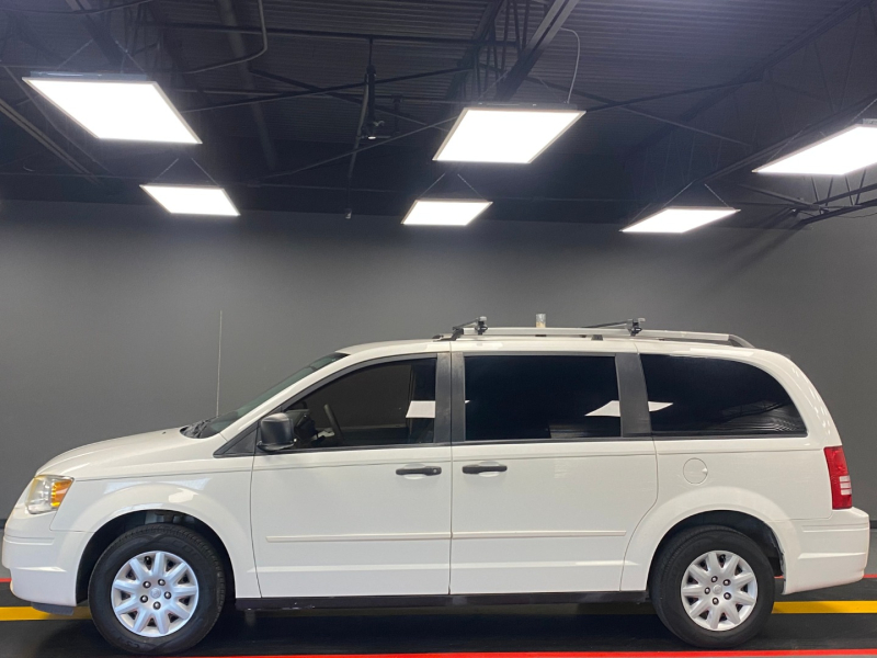 Chrysler Town & Country 2008 price $5,995
