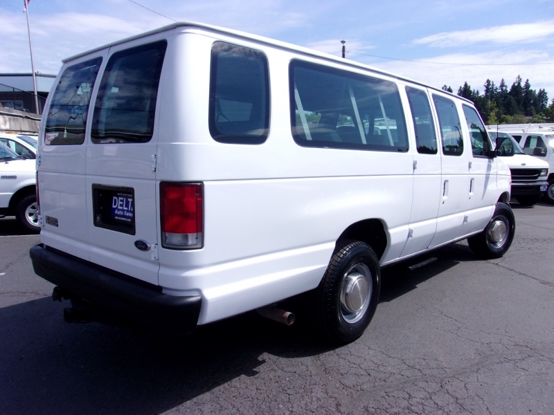 Ford Econoline Wagon 2000 price $11,495