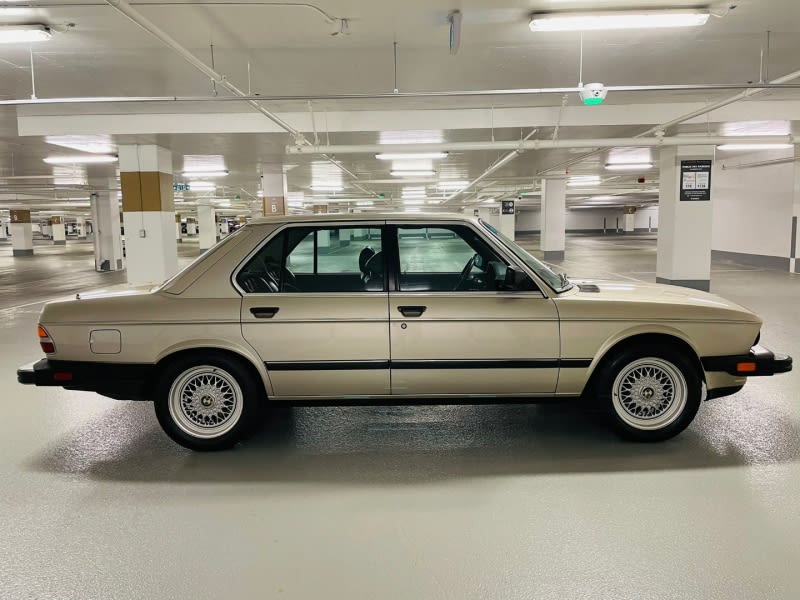 BMW 535i 1985 price $27,000