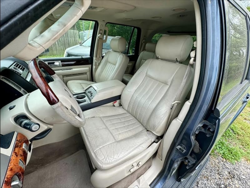 Lincoln Navigator 2003 price $4,450