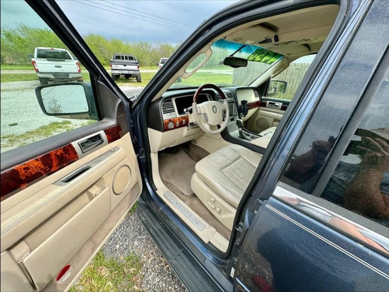 Lincoln Navigator 2003 price $4,450