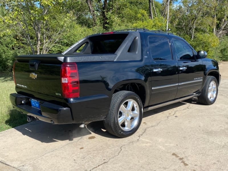 CHEVROLET AVALANCHE 2011 price $12,995