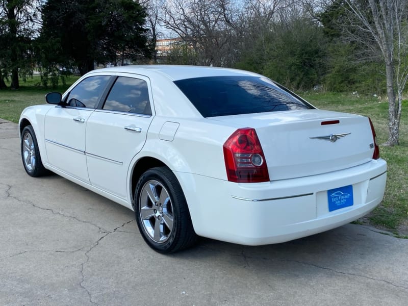 CHRYSLER 300 2010 price $4,995