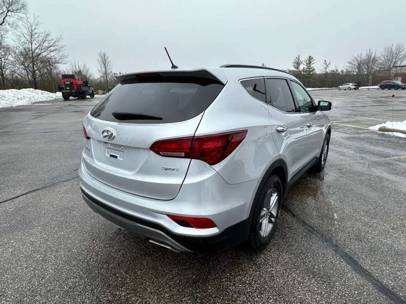 Hyundai Santa Fe 2018 price $15,800