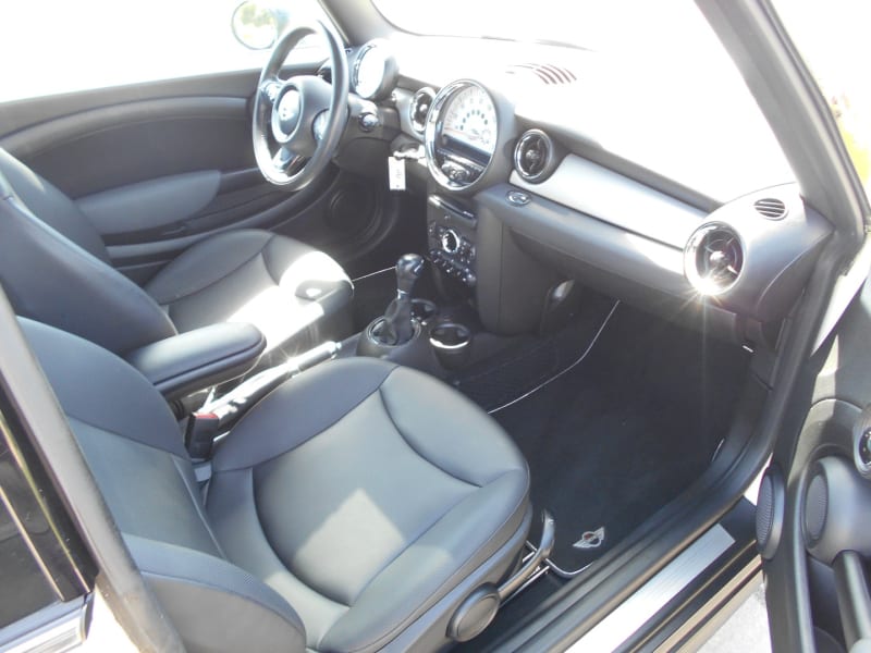 Mini Cooper Hardtop 2012 price $6,995