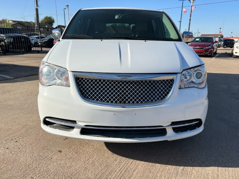 Chrysler Town & Country 2015 price $9,990