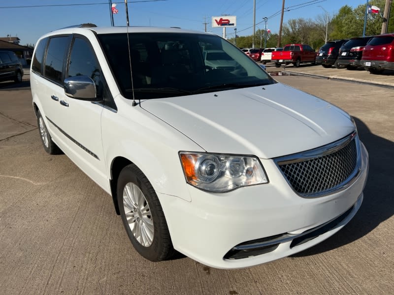 Chrysler Town & Country 2015 price $9,990