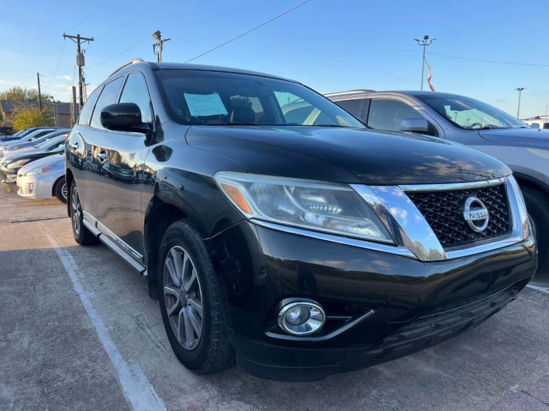 Nissan Pathfinder 2015 price $12,300