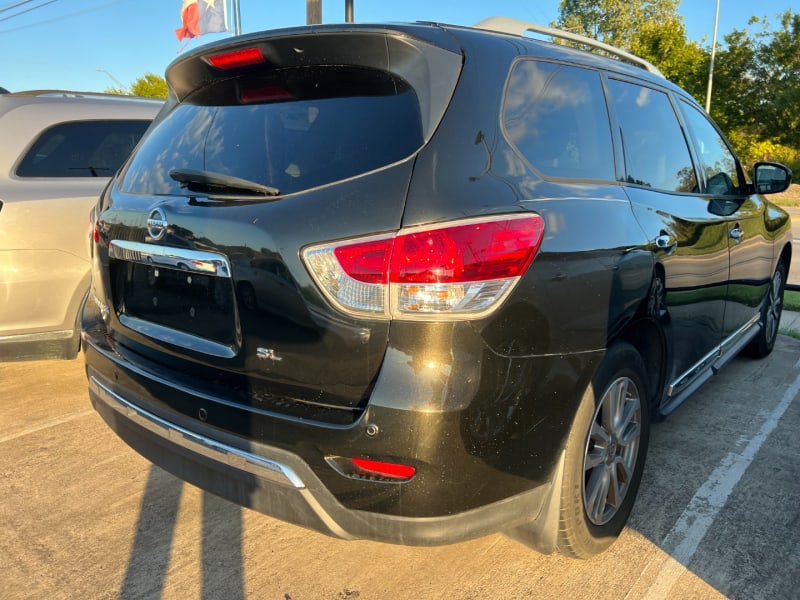 Nissan Pathfinder 2015 price $12,300