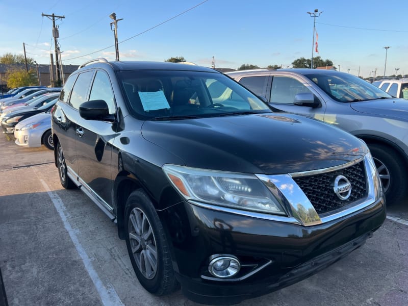 Nissan Pathfinder 2015 price $12,300