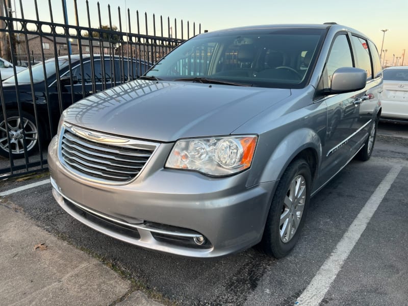 Chrysler Town & Country 2015 price $9,990