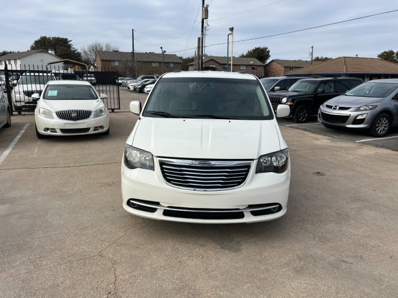 Chrysler Town & Country 2013 price $8,990