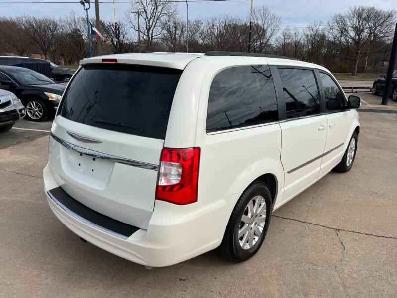 Chrysler Town & Country 2013 price $8,990