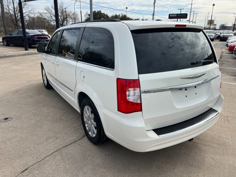 Chrysler Town & Country 2013 price $8,990