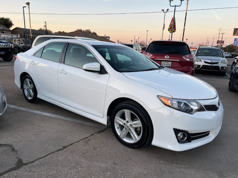 Toyota Camry 2014 price $14,400