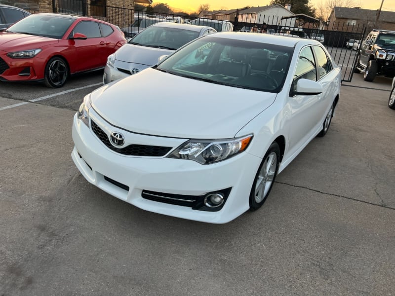 Toyota Camry 2014 price $14,400