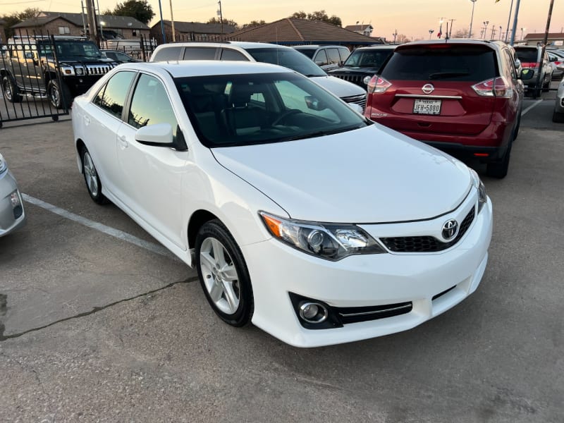 Toyota Camry 2014 price $14,400