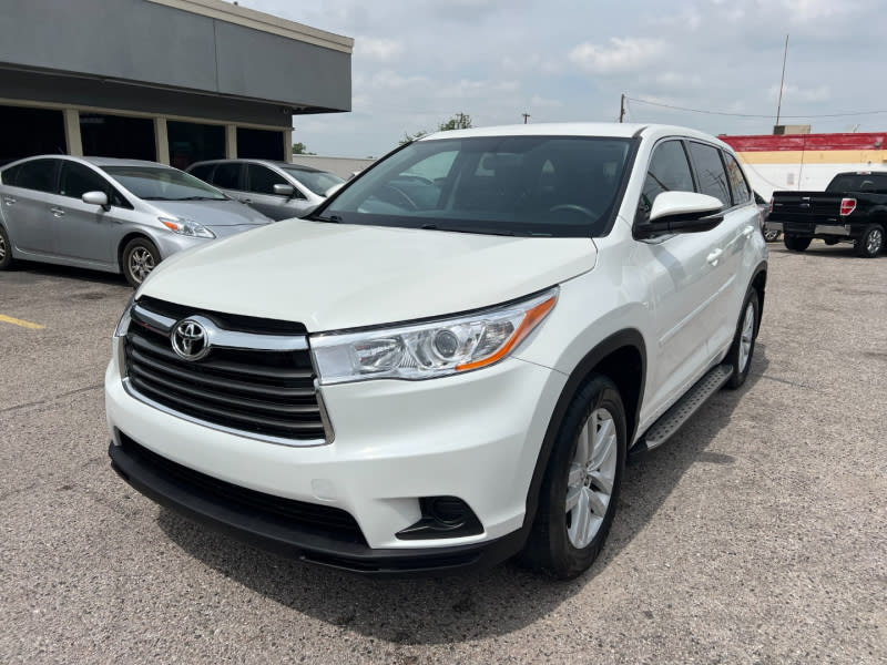 Toyota Highlander 2015 price $18,900