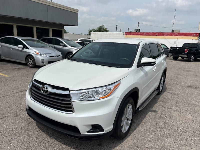 Toyota Highlander 2015 price $18,900