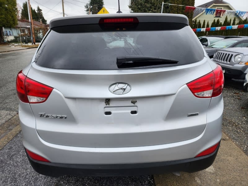 Hyundai Tucson 2014 price $10,950