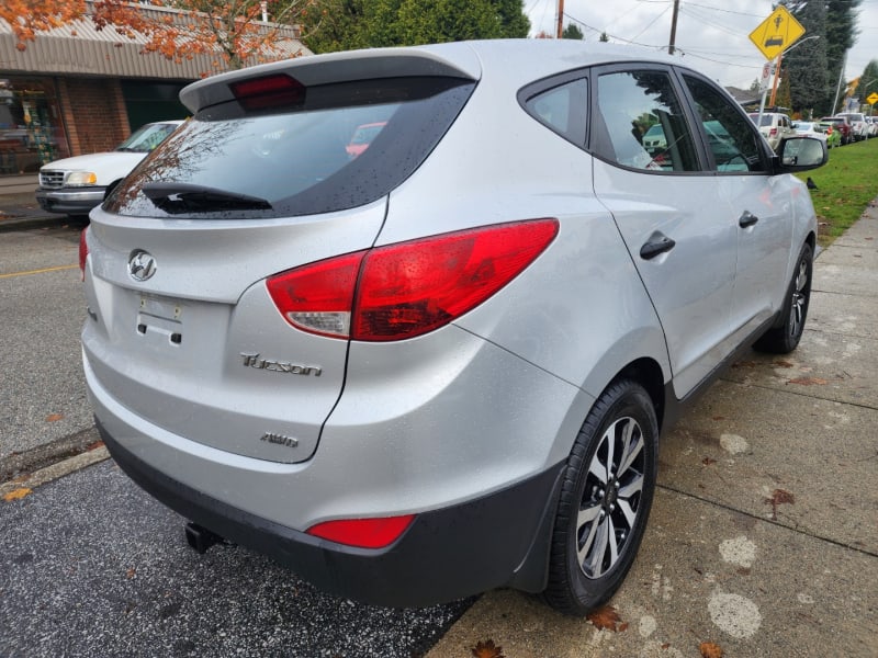 Hyundai Tucson 2011 price $8,950