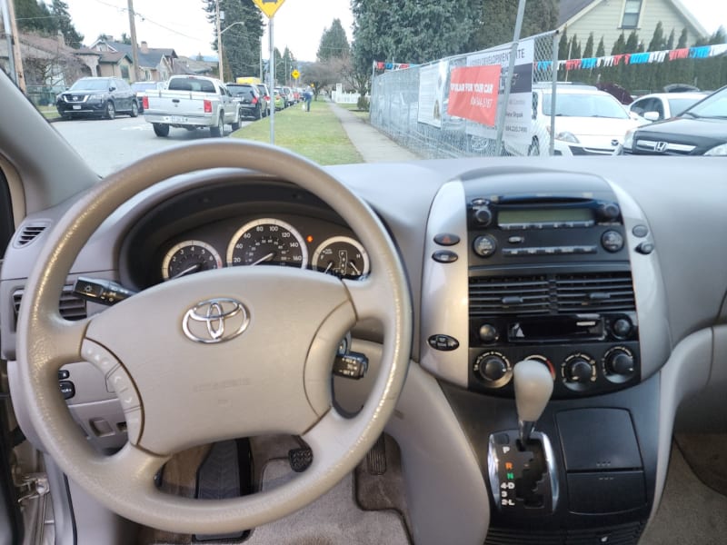 Toyota Sienna 2007 price $8,950