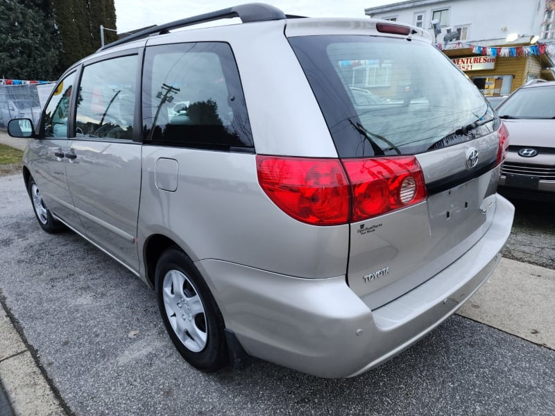 Toyota Sienna 2007 price $8,950