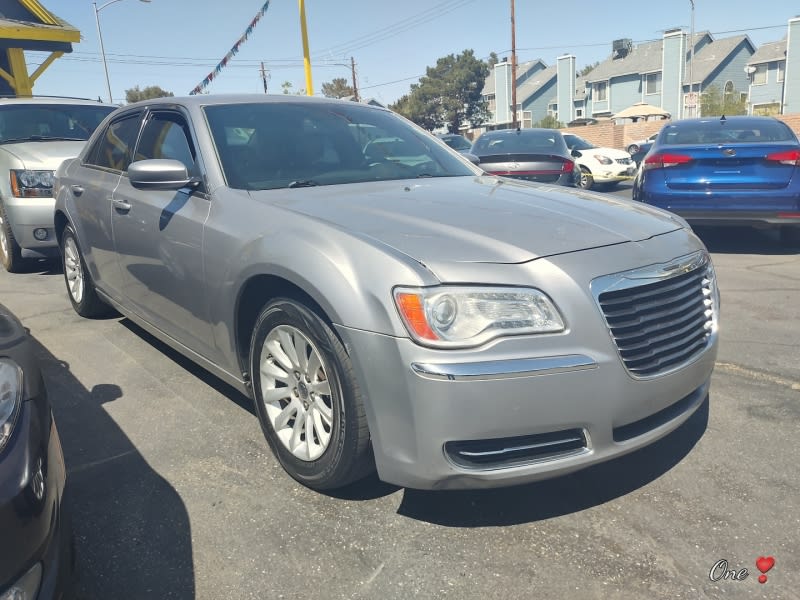 Chrysler 300 MOTOWN 2013 price $9,999