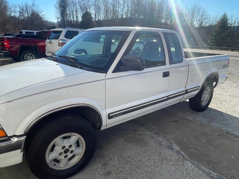 Chevrolet S-10 2000 price $6,995