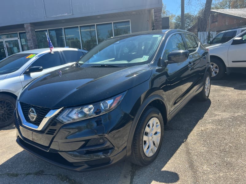 Nissan Rogue 2020 price $15,900