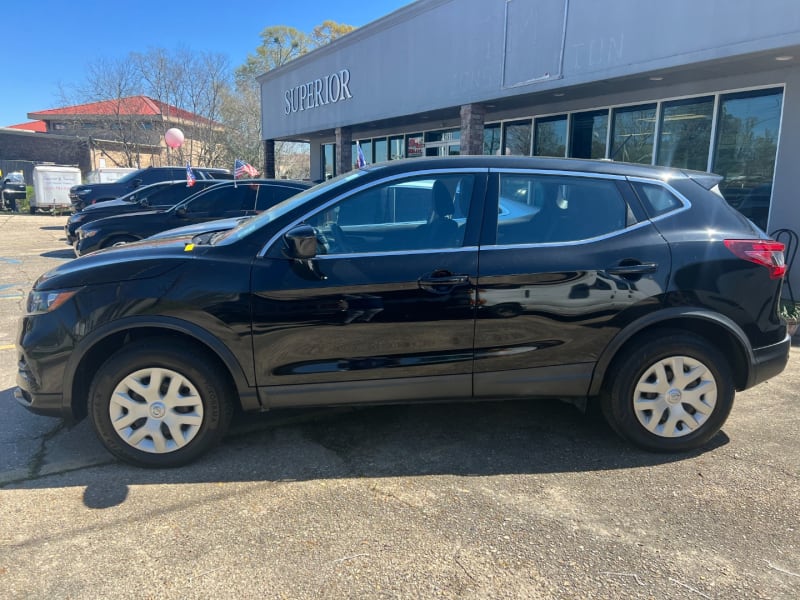 Nissan Rogue 2020 price $15,900