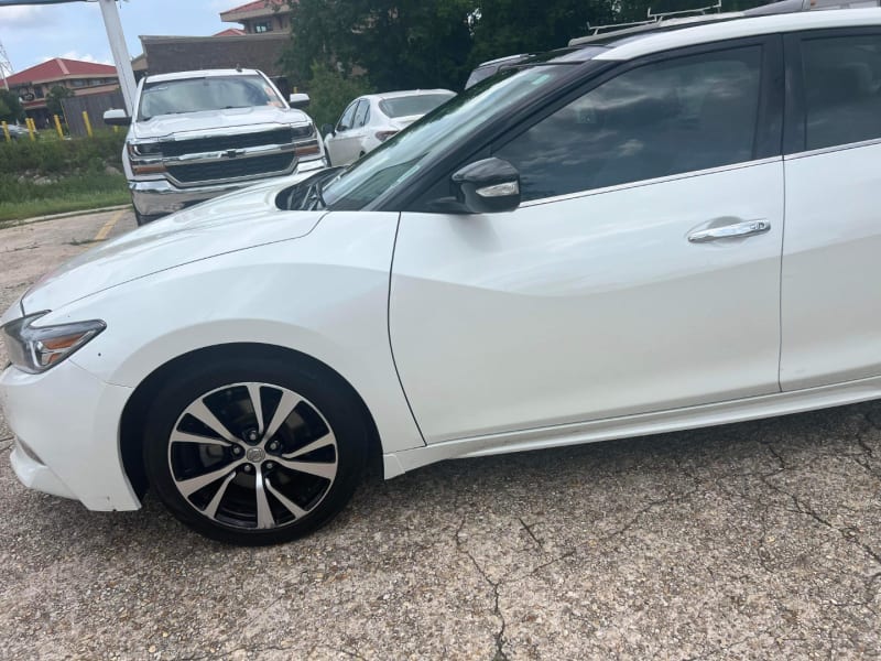 Nissan Maxima 2018 price $18,600