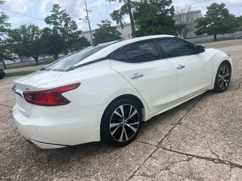 Nissan Maxima 2018 price $18,600