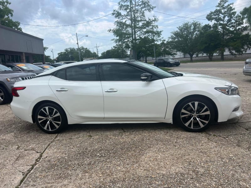 Nissan Maxima 2018 price $18,600