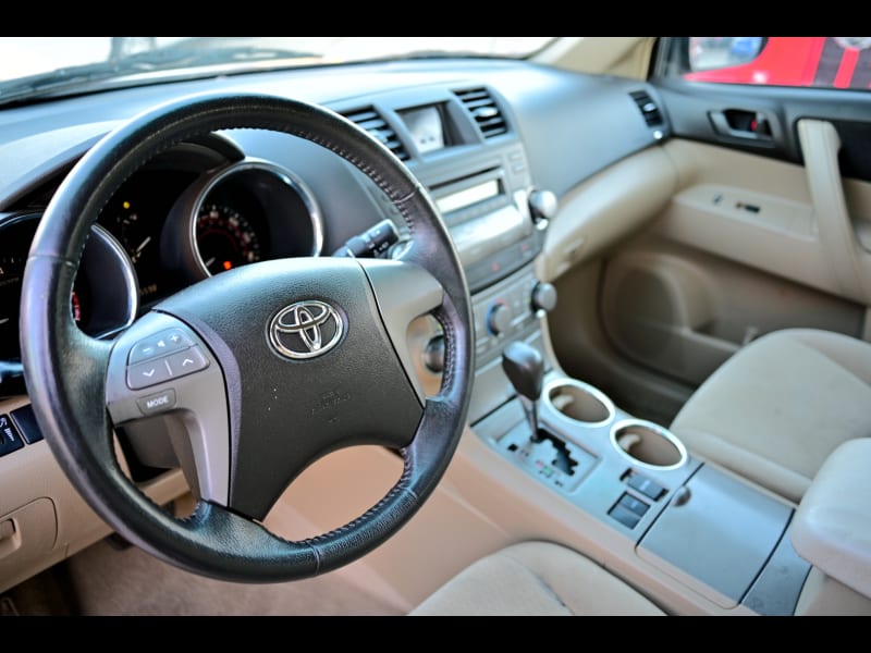 Toyota Highlander 2010 price $7,950