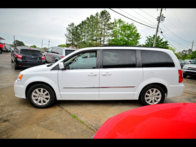 Chrysler Town & Country 2014 price $7,950