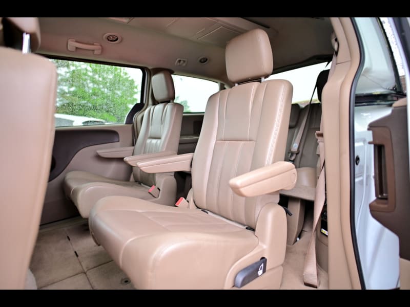 Chrysler Town & Country 2014 price $7,950