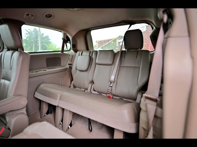 Chrysler Town & Country 2014 price $7,950