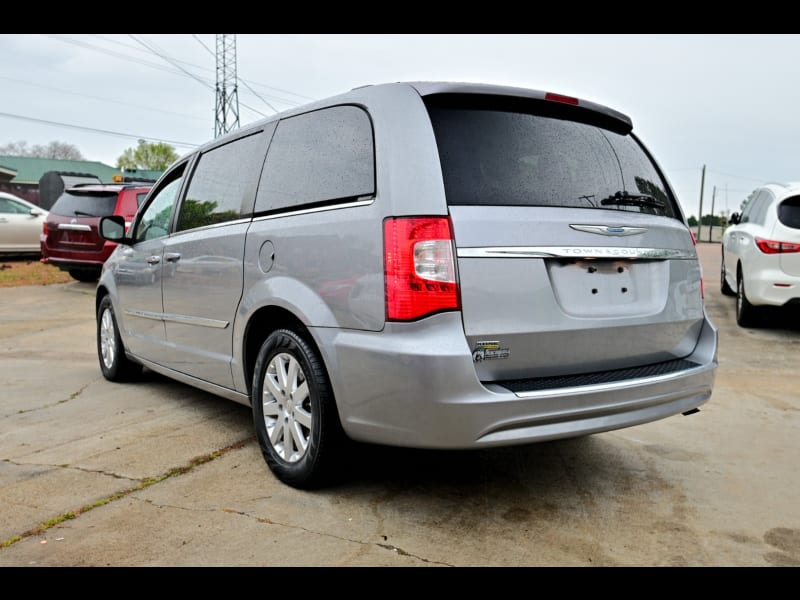 Chrysler Town & Country 2015 price $7,250