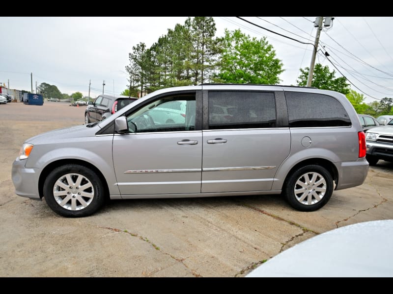 Chrysler Town & Country 2015 price $7,250