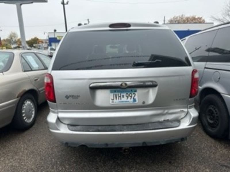 Chrysler Town & Country 2005 price $1,500 Down