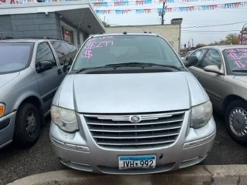 Chrysler Town & Country 2005 price $1,500 Down